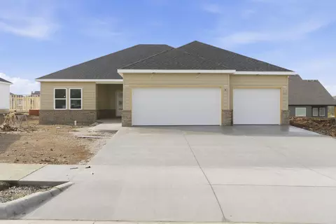 136 E Kelce Ln, Republic, MO 65738