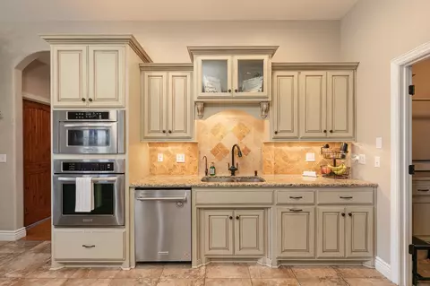 Kitchen - 471 Arizona Dr, Branson, MO 65616 photo 1 of 7