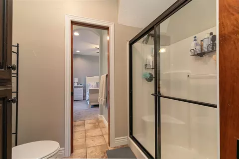 Bath - 471 Arizona Dr, Branson, MO 65616 photo 7 of 8