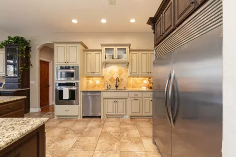 Kitchen - 471 Arizona Dr, Branson, MO 65616 photo 7 of 7
