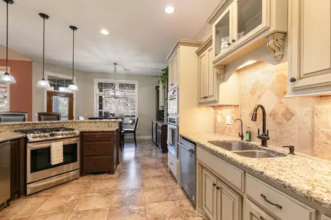 Kitchen - 471 Arizona Dr, Branson, MO 65616 photo 2 of 7
