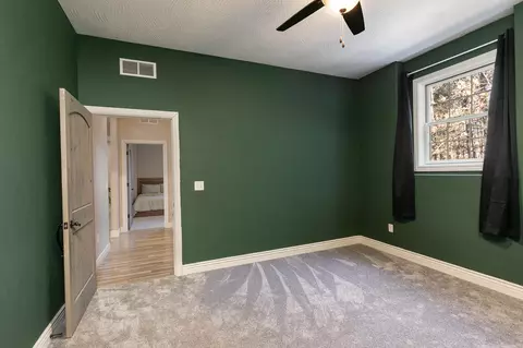 Bedroom - 471 Arizona Dr, Branson, MO 65616 photo 8 of 11