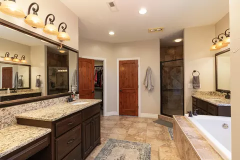 Bath - 471 Arizona Dr, Branson, MO 65616 photo 3 of 8