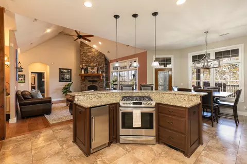 Kitchen - 471 Arizona Dr, Branson, MO 65616 photo 3 of 7