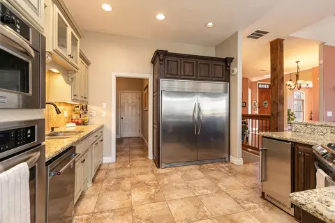 Kitchen - 471 Arizona Dr, Branson, MO 65616 photo 6 of 7