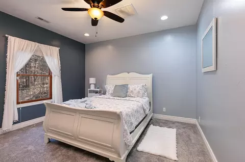 Bedroom - 471 Arizona Dr, Branson, MO 65616 photo 5 of 11