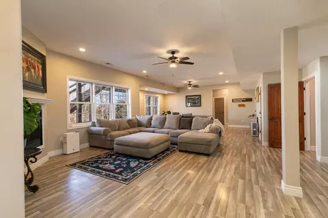Living - 471 Arizona Dr, Branson, MO 65616 photo 5 of 5