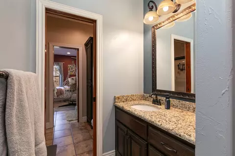 Bath - 471 Arizona Dr, Branson, MO 65616 photo 6 of 8