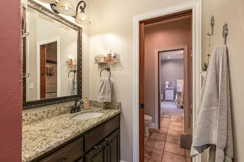 Bath - 471 Arizona Dr, Branson, MO 65616 photo 5 of 8