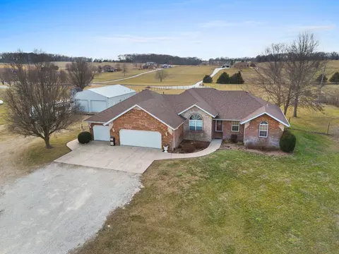 605 Moon Valley Rd, Ozark, MO 65721