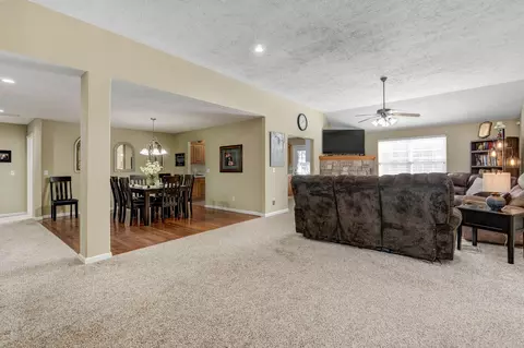 606 E Katella Cir, Nixa, MO 65714 photo 4