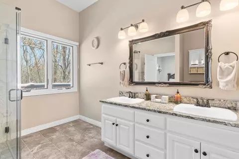 Bath - 2063 Olde Gate Rd, Nixa, MO 65714 photo 3 of 5