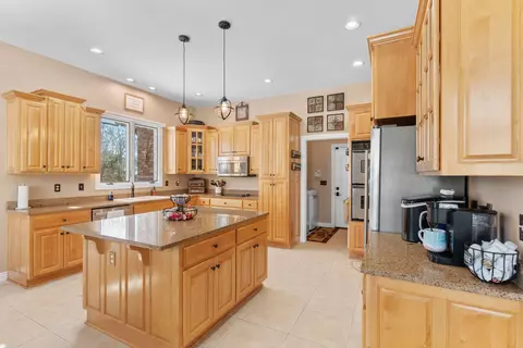 Kitchen - 2063 Olde Gate Rd, Nixa, MO 65714 photo 4 of 7