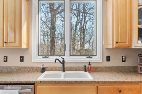 Kitchen - 2063 Olde Gate Rd, Nixa, MO 65714 photo 6 of 7
