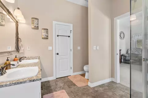 Bath - 2063 Olde Gate Rd, Nixa, MO 65714 photo 2 of 5