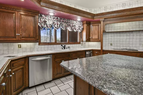 Kitchen - 5308 S Kissick Ave, Springfield, MO 65804 photo 4 of 14
