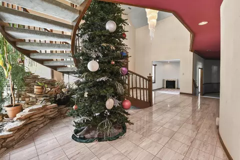 Entry Way - 5308 S Kissick Ave, Springfield, MO 65804 photo 2 of 11