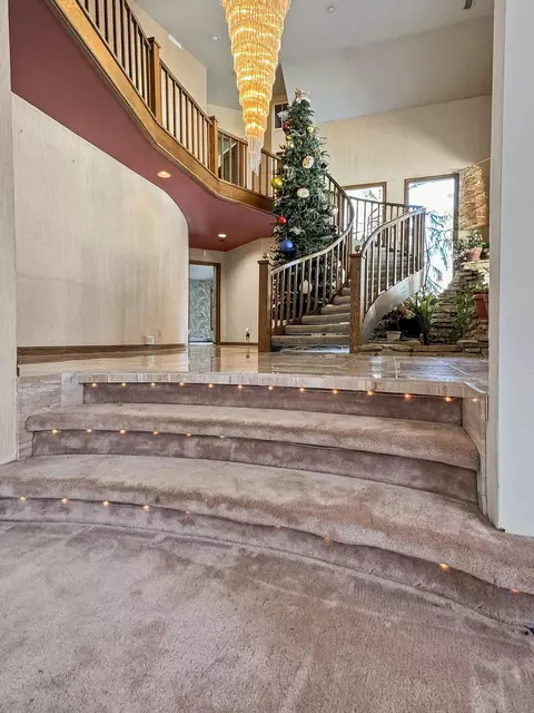 Entry Way - 5308 S Kissick Ave, Springfield, MO 65804 photo 3 of 11