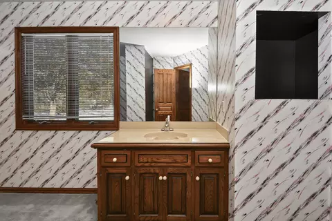 Bath - 5308 S Kissick Ave, Springfield, MO 65804 photo 7 of 13