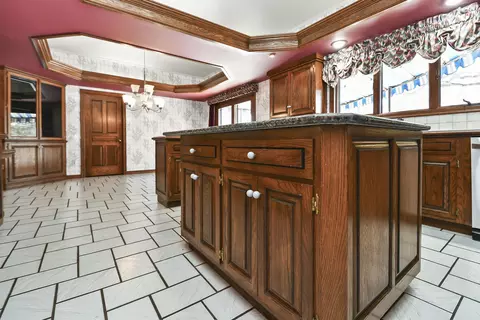 Kitchen - 5308 S Kissick Ave, Springfield, MO 65804 photo 7 of 14