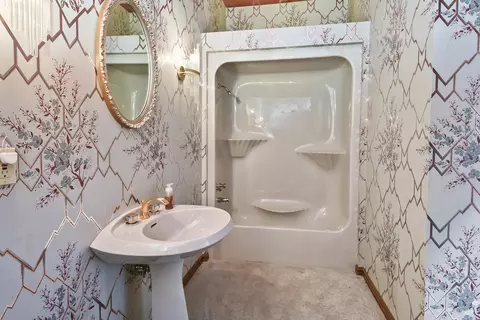 Bath - 5308 S Kissick Ave, Springfield, MO 65804 photo 6 of 13
