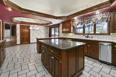 Kitchen - 5308 S Kissick Ave, Springfield, MO 65804 photo 6 of 14