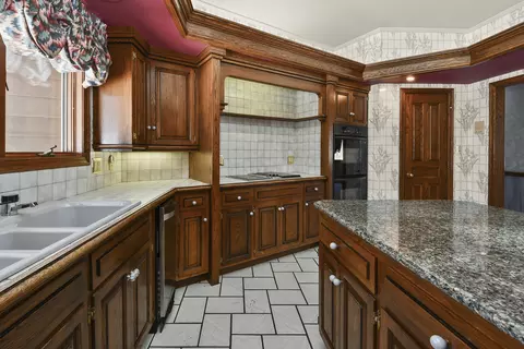 Kitchen - 5308 S Kissick Ave, Springfield, MO 65804 photo 2 of 14
