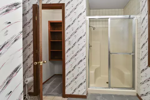 Bath - 5308 S Kissick Ave, Springfield, MO 65804 photo 8 of 13