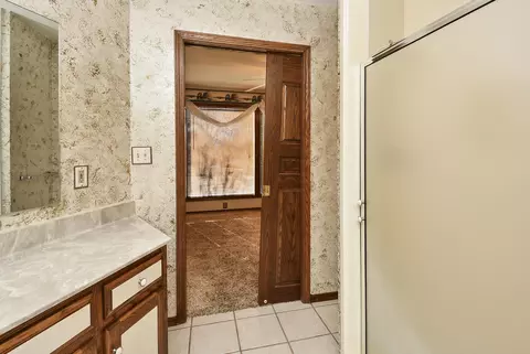 Bath - 5308 S Kissick Ave, Springfield, MO 65804 photo 12 of 13