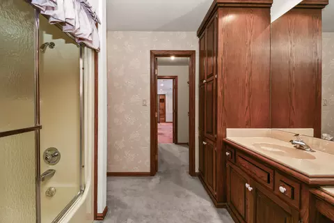 Bath - 5308 S Kissick Ave, Springfield, MO 65804 photo 9 of 13