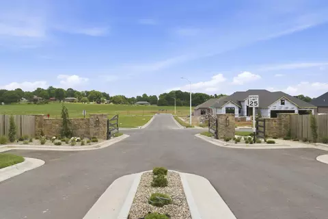 Other - 1627 S Crepe Myrtle Ln, Springfield, MO 65809 photo 31 of 34