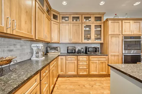 Kitchen - 4257 E Misty Woods St, Springfield, MO 65809 photo 3 of 7