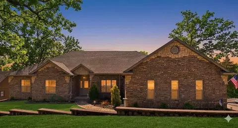 24 Lands End, Kimberling City, MO 65686