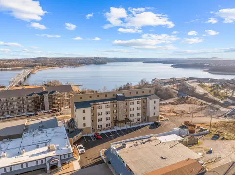 88 Towers Aly #402, Kimberling City, MO 65686