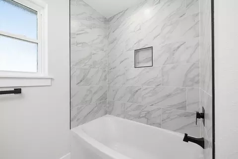 Bath - 1309 E Blaine St, Springfield, MO 65803 photo 2 of 4
