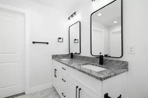 Bath - 1309 E Blaine St, Springfield, MO 65803 photo 3 of 4