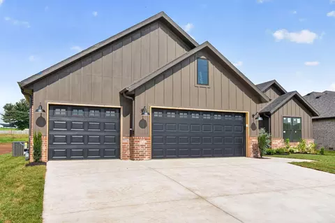 Exterior - 1643 S Crepe Myrtle Ln, Springfield, MO 65809 photo 3 of 7