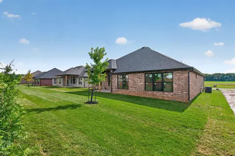 Exterior - 1643 S Crepe Myrtle Ln, Springfield, MO 65809 photo 4 of 7