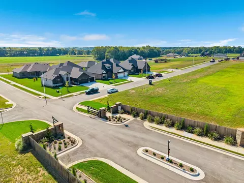 View/Area - 1643 S Crepe Myrtle Ln, Springfield, MO 65809 photo 3 of 9