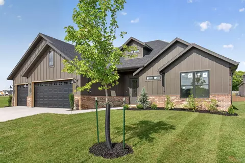 Exterior - 1643 S Crepe Myrtle Ln, Springfield, MO 65809 photo 2 of 7