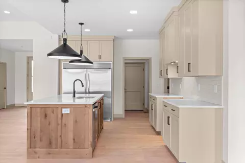 Kitchen - 1643 S Crepe Myrtle Ln, Springfield, MO 65809 photo 3 of 3