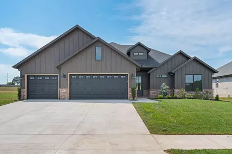 Exterior - 1643 S Crepe Myrtle Ln, Springfield, MO 65809 photo 2 of 7