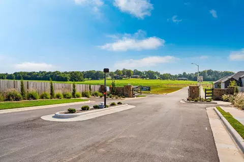 View/Area - 1643 S Crepe Myrtle Ln, Springfield, MO 65809 photo 1 of 9