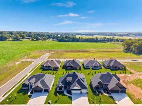 View/Area - 1643 S Crepe Myrtle Ln, Springfield, MO 65809 photo 5 of 9