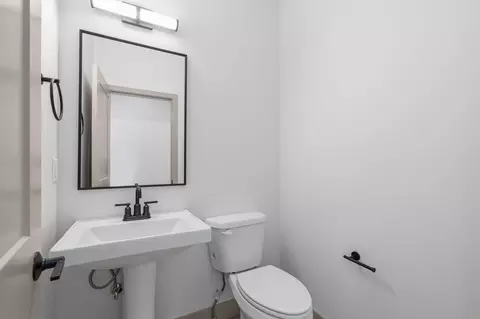 Bath - 1643 S Crepe Myrtle Ln, Springfield, MO 65809 photo 4 of 4