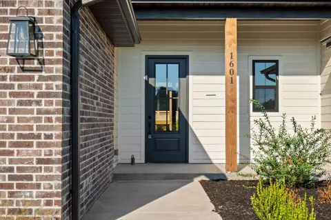 Exterior - 1646 S Pinecone Path, Springfield, MO 65809 photo 4 of 6
