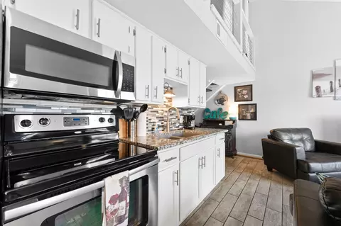 Kitchen - 10 Scenic Ct #8, Branson, MO 65616 photo 3 of 3
