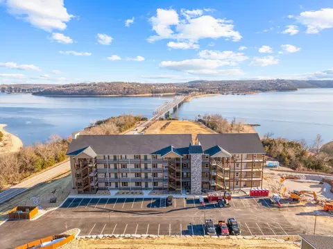 74 Bridgewater Loop # 1, Kimberling City, MO 65686