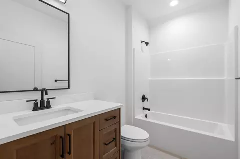 Bath - 1634 S Pinecone Path, Springfield, MO 65809 photo 5 of 5