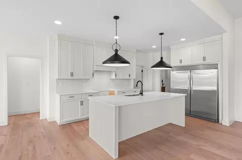 Kitchen - 1634 S Pinecone Path, Springfield, MO 65809 photo 1 of 2